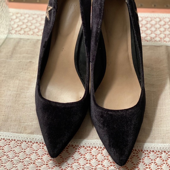 Cute black velvet pointed heels 🖤🖤 - Picture 5 of 5